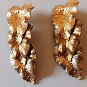 1970s Gold leaf dangle earrings